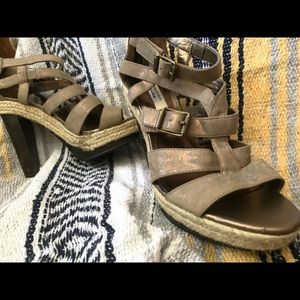 Vera wang: Simply Vera heels!!